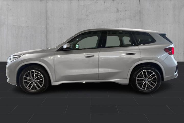 Sølv BMW iX1 fra 2023