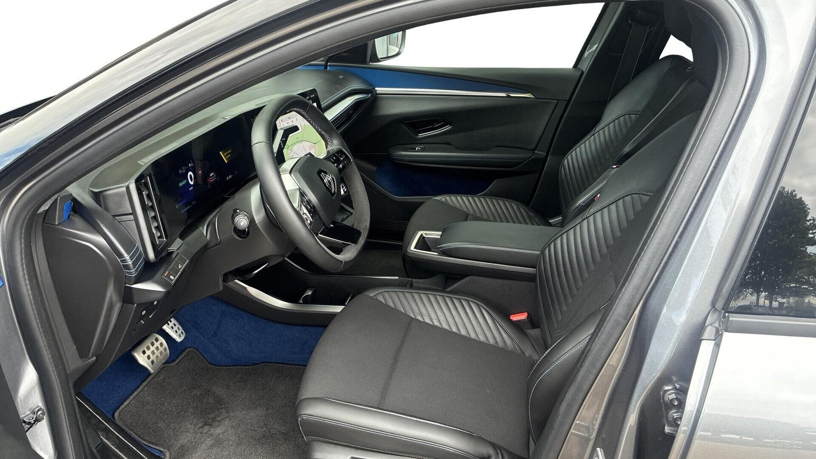 Grå Renault Scenic E-Tech fra 2024