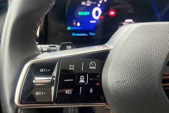 Grå Renault Scenic E-Tech fra 2024
