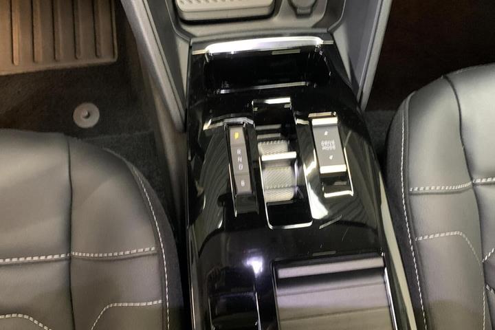 Hvid Citroën ë-C4 X fra 2024
