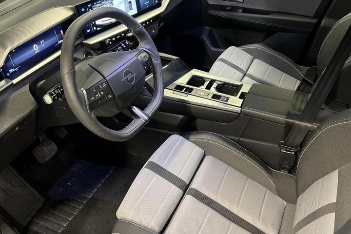 Sort Opel Grandland-e fra 2025