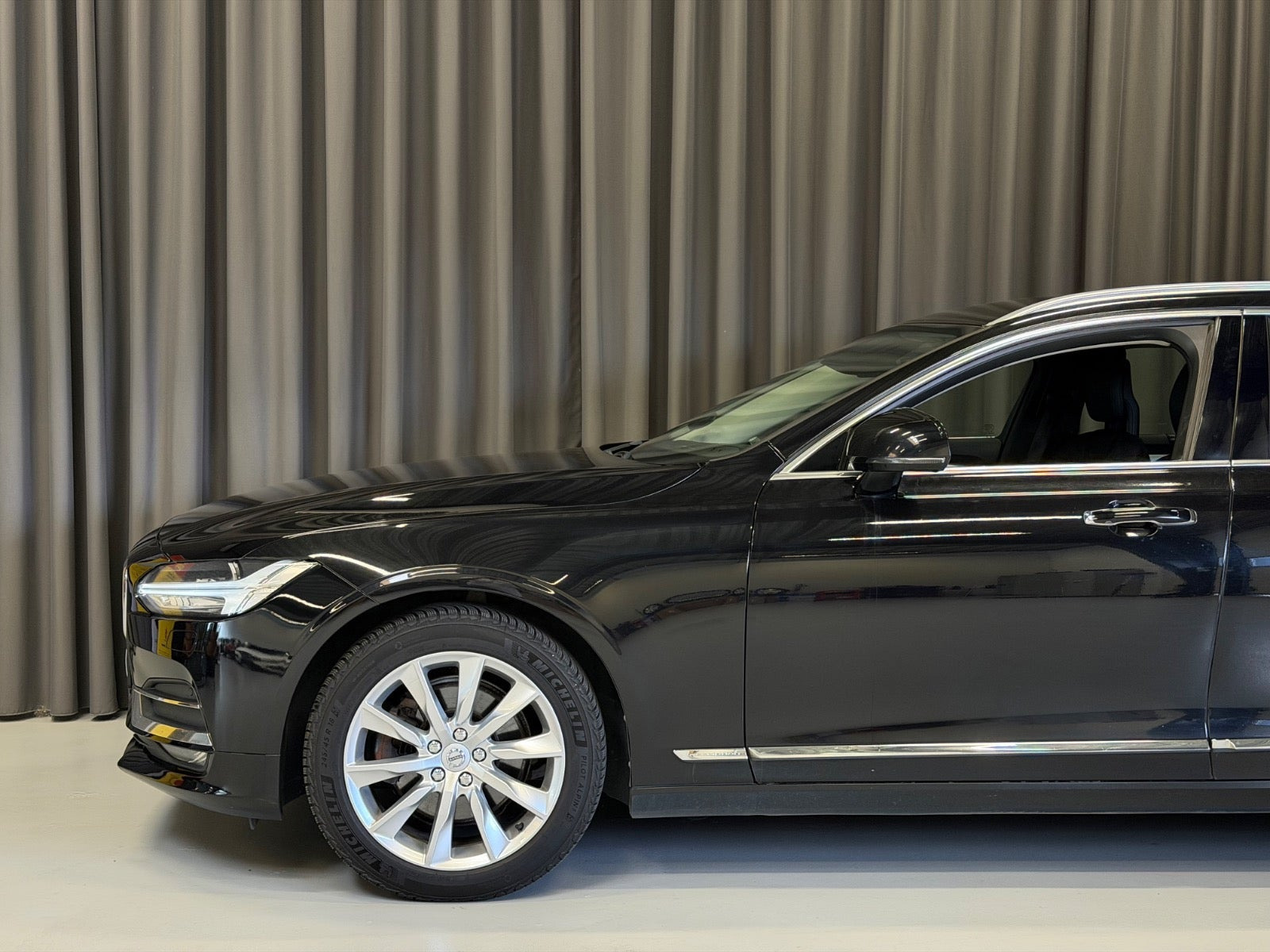 Sort Volvo V90 fra 2017