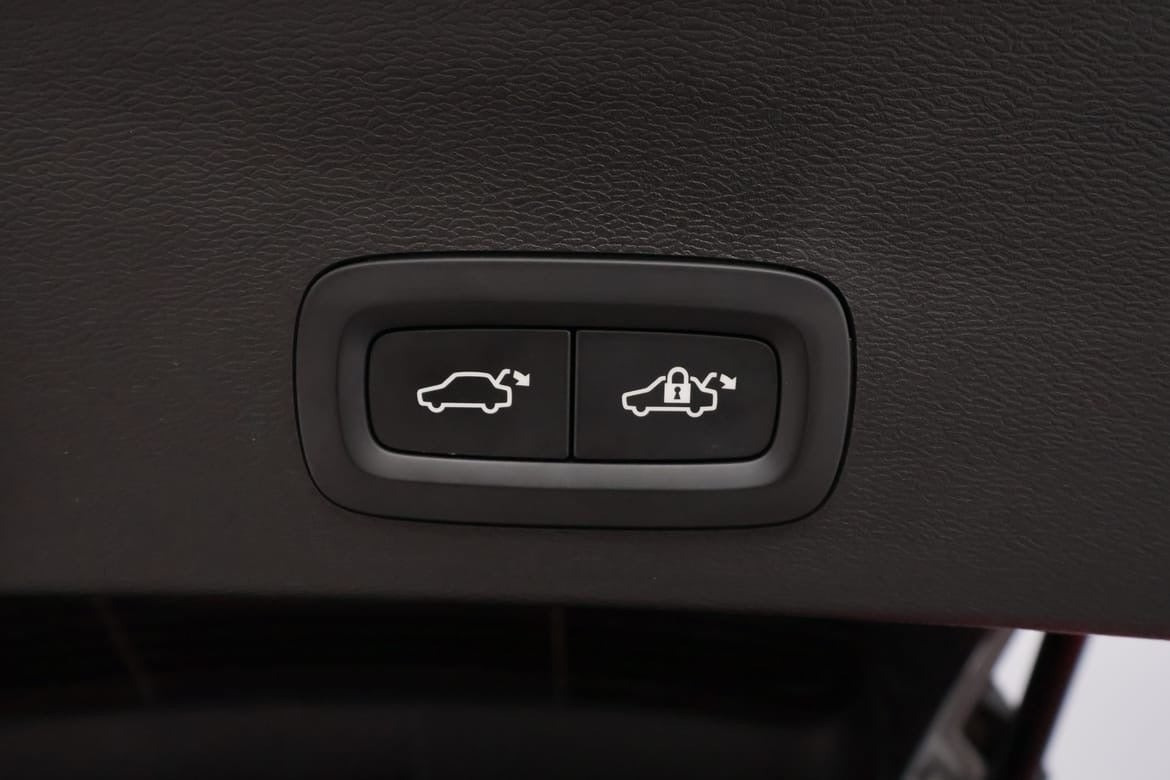 Grå Volvo EX40 fra 2025