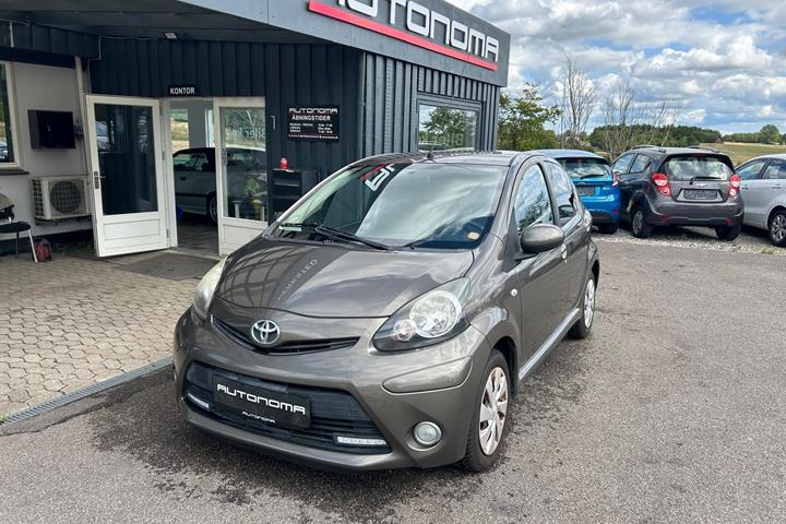 Bronze Toyota Aygo fra 2012