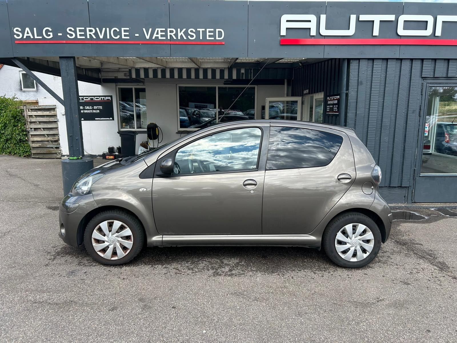 Bronze Toyota Aygo fra 2012