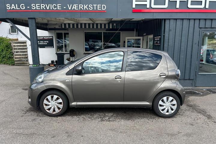 Bronze Toyota Aygo fra 2012