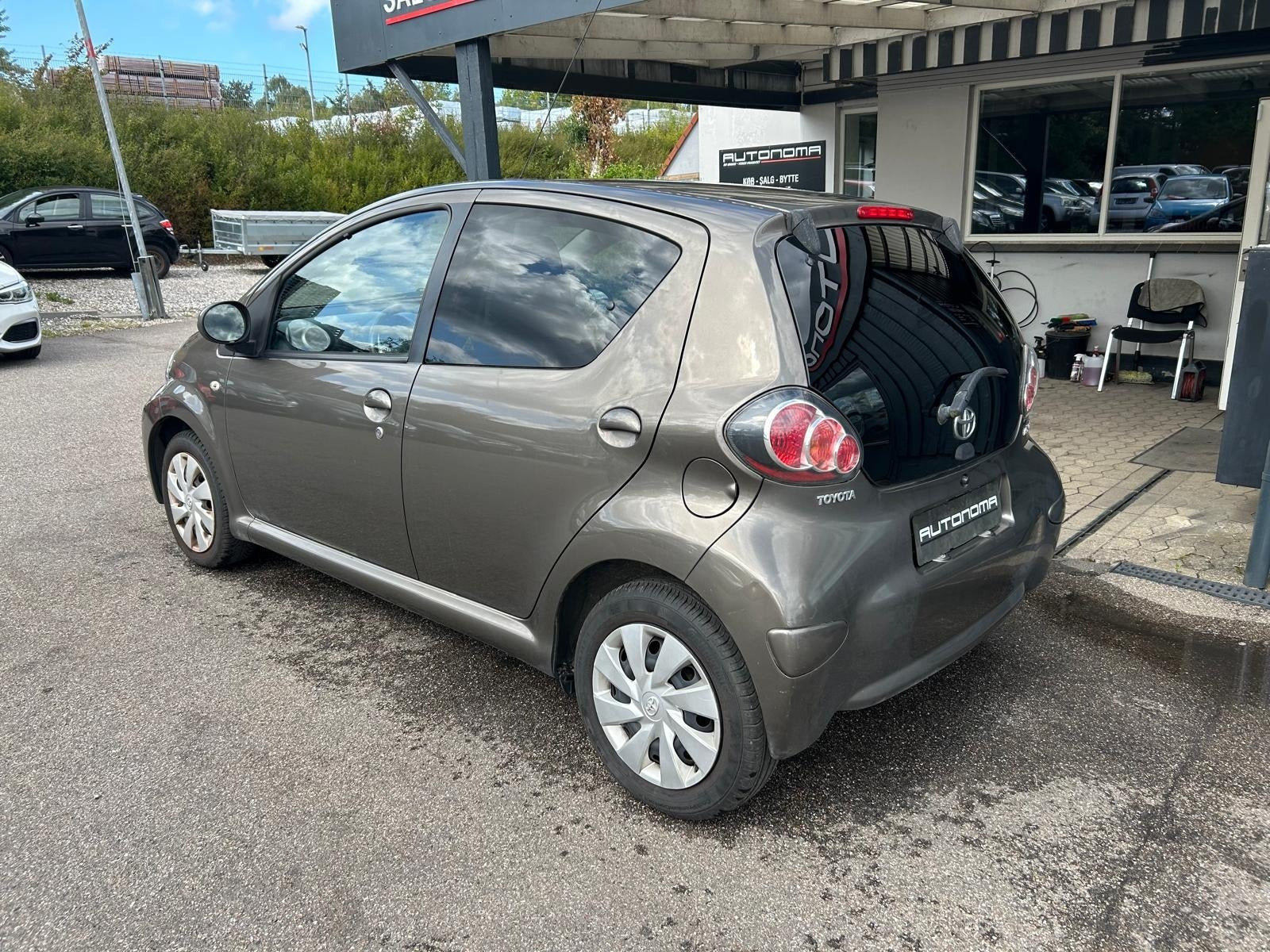 Bronze Toyota Aygo fra 2012