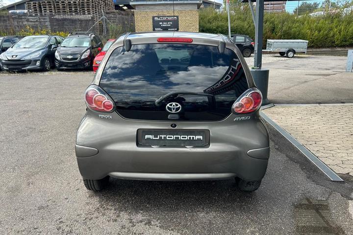 Bronze Toyota Aygo fra 2012