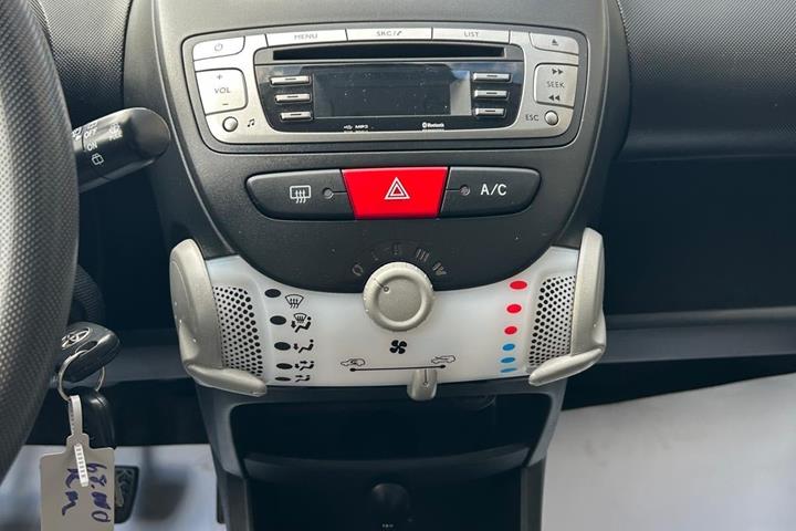Bronze Toyota Aygo fra 2012