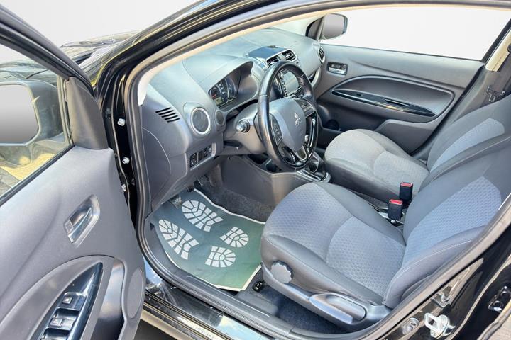 Sort Mitsubishi Space Star fra 2017