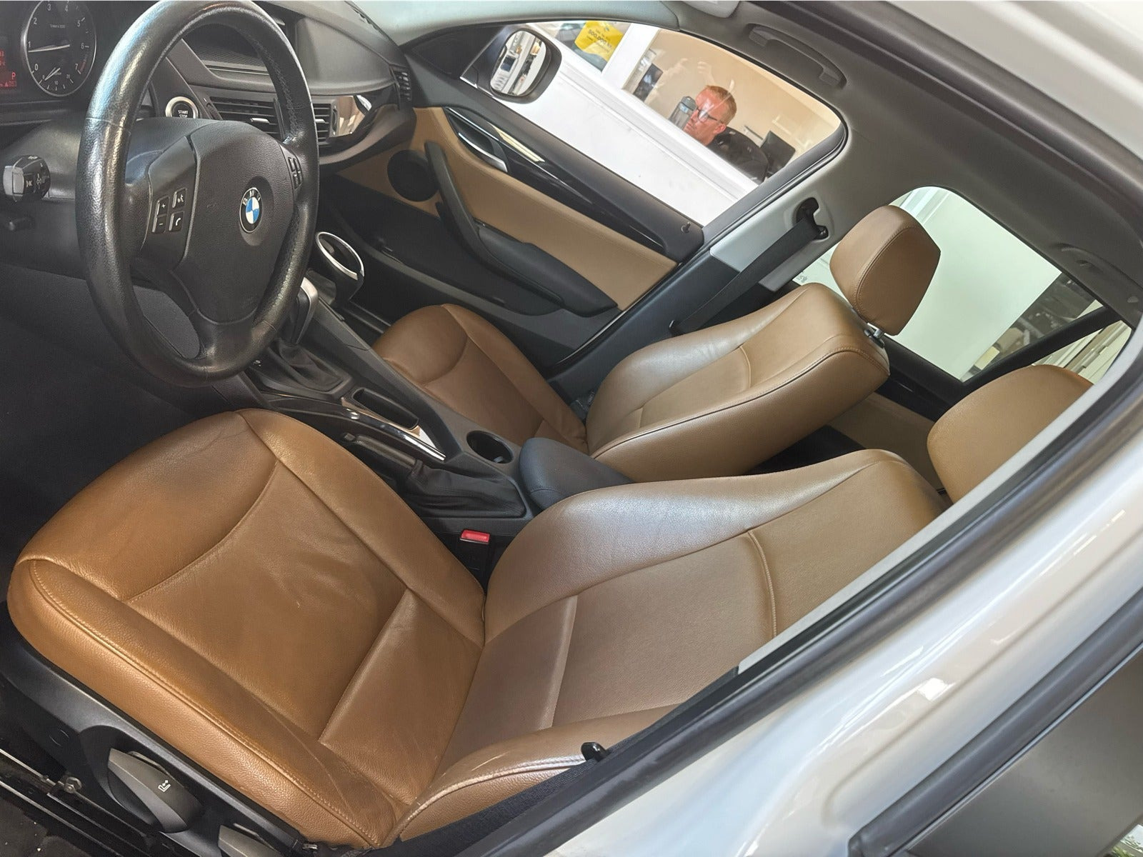 Hvid BMW X1 fra 2011