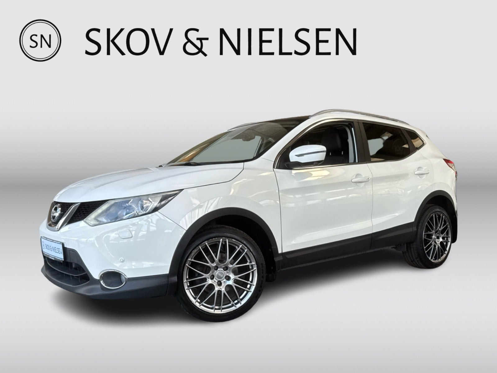Hvid Nissan Qashqai fra 2014