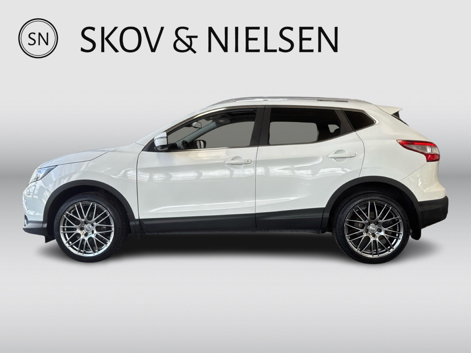 Hvid Nissan Qashqai fra 2014