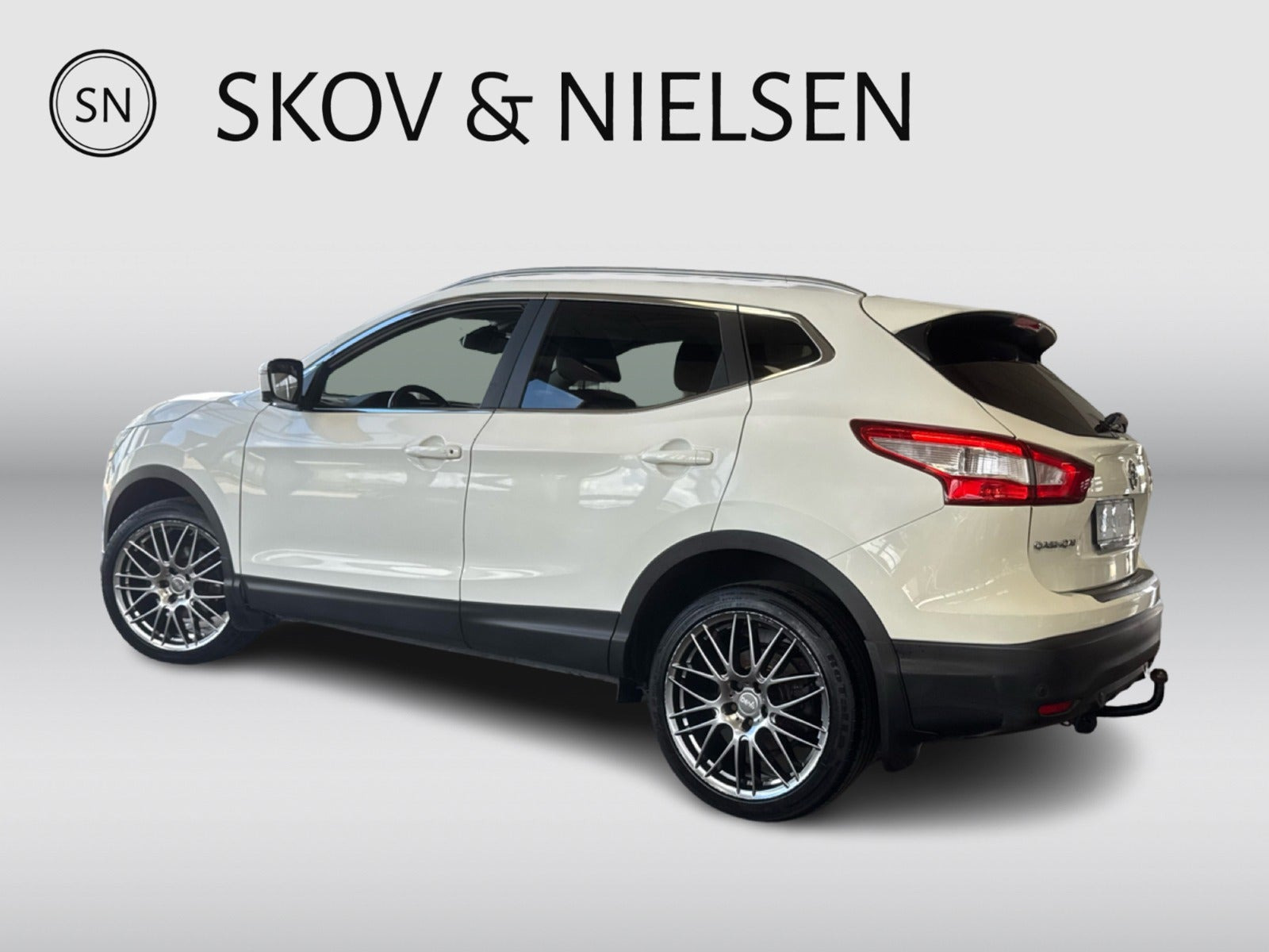 Hvid Nissan Qashqai fra 2014