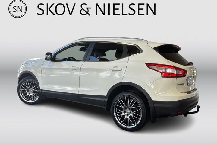 Hvid Nissan Qashqai fra 2014