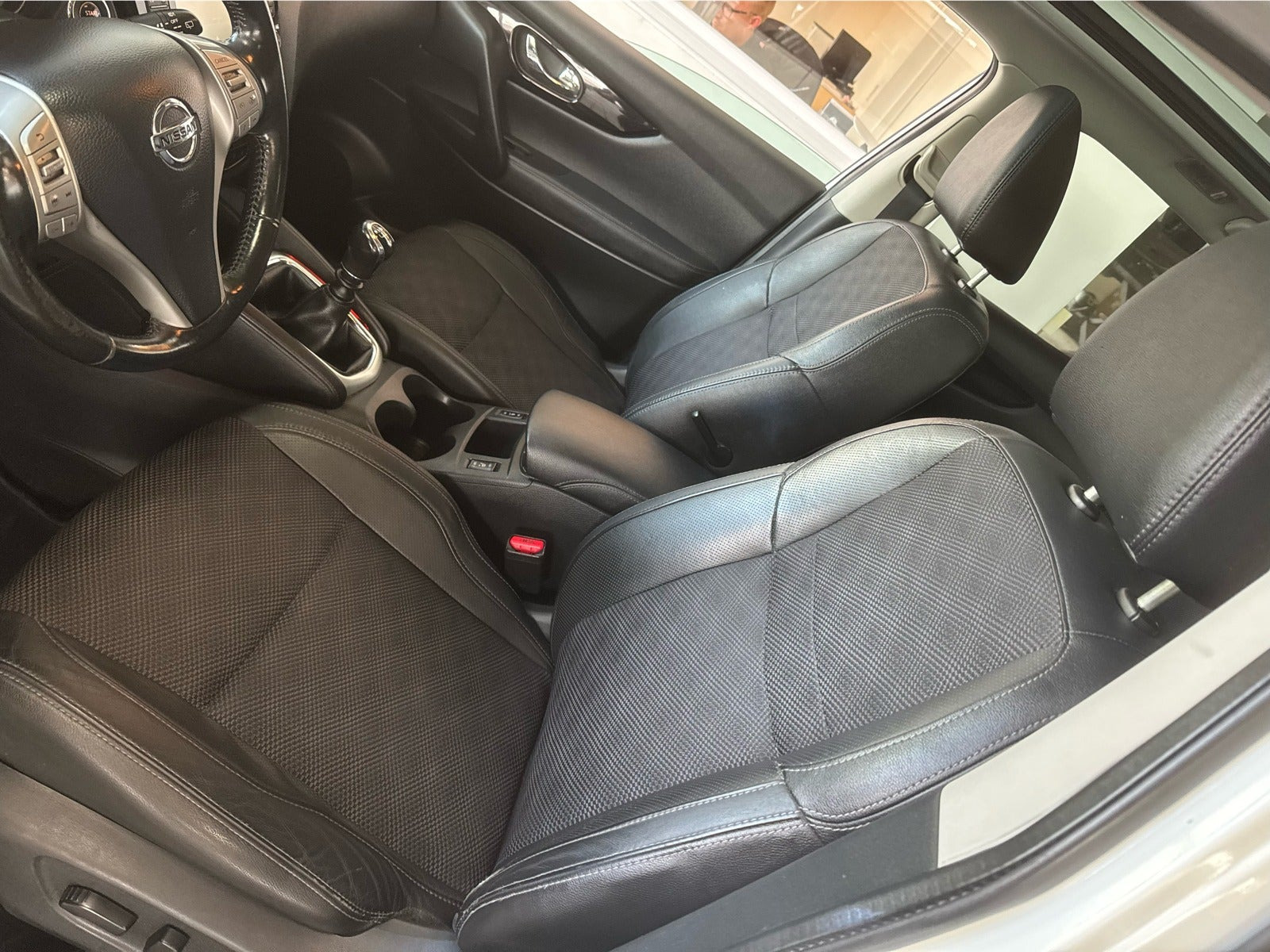 Hvid Nissan Qashqai fra 2014