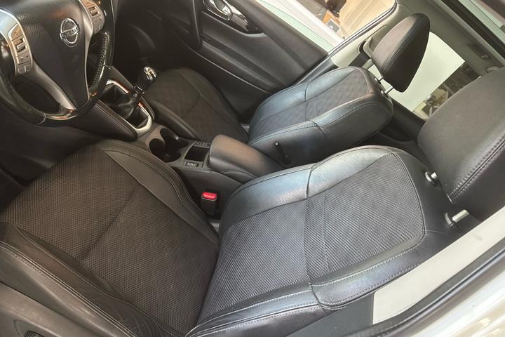 Hvid Nissan Qashqai fra 2014