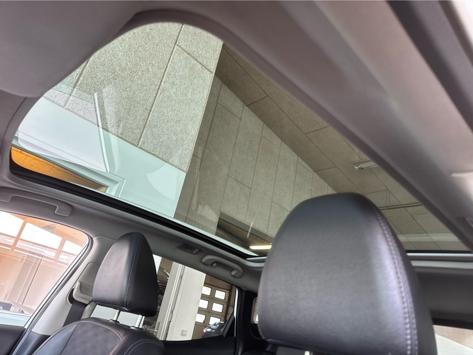 Hvid Nissan Qashqai fra 2014