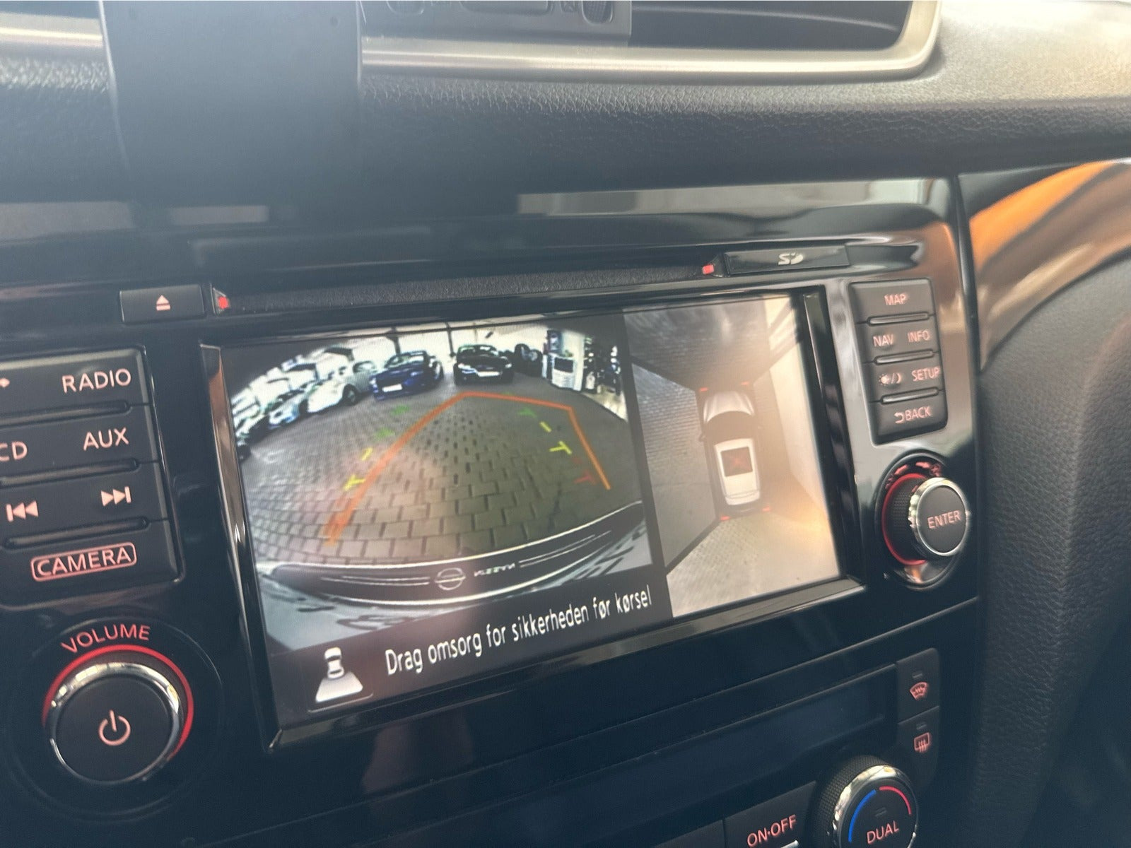 Hvid Nissan Qashqai fra 2014