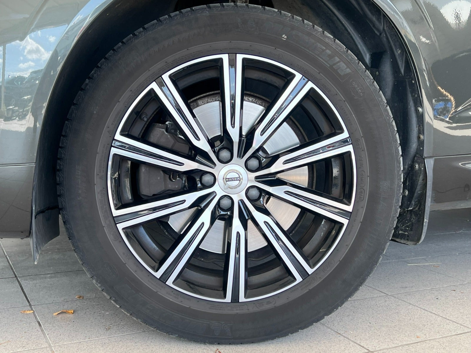 Grå Volvo XC60 fra 2019