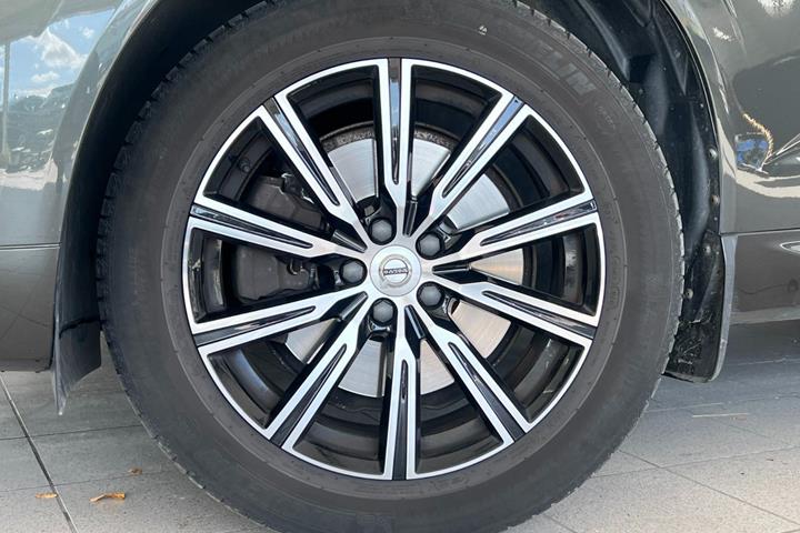 Grå Volvo XC60 fra 2019