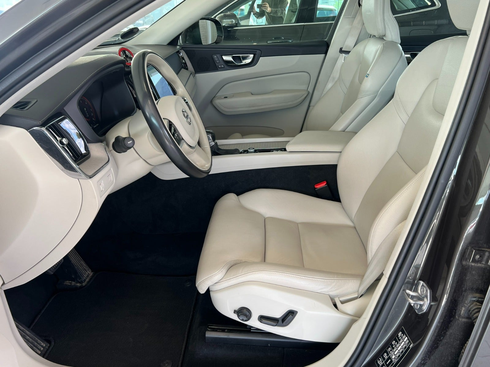 Grå Volvo XC60 fra 2019
