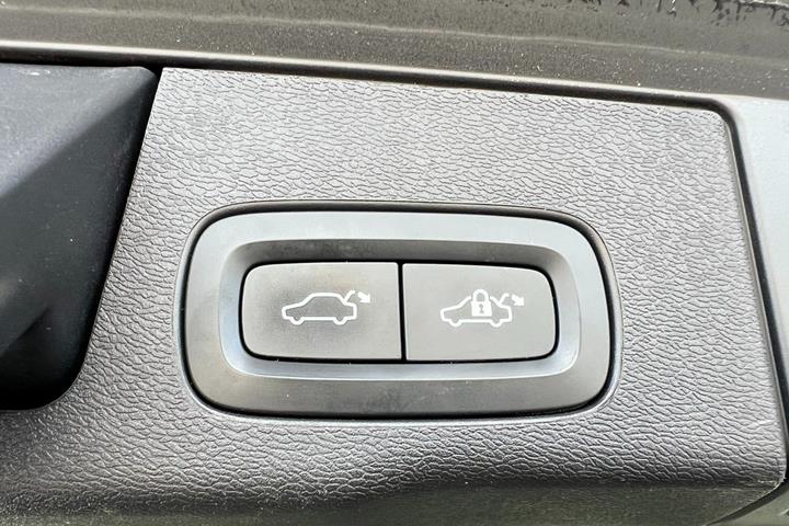 Grå Volvo XC60 fra 2019
