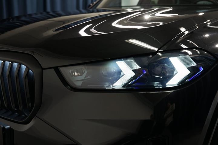 Sort BMW X5 fra 2024