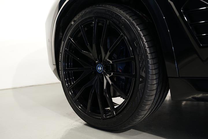 Sort BMW X5 fra 2024