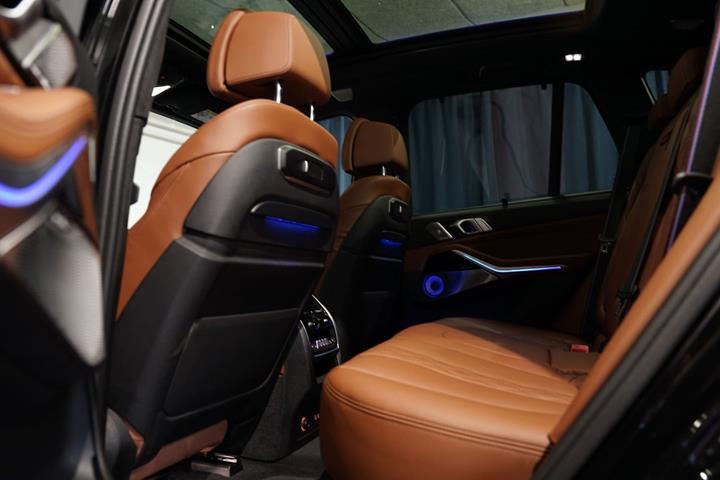 Sort BMW X5 fra 2024