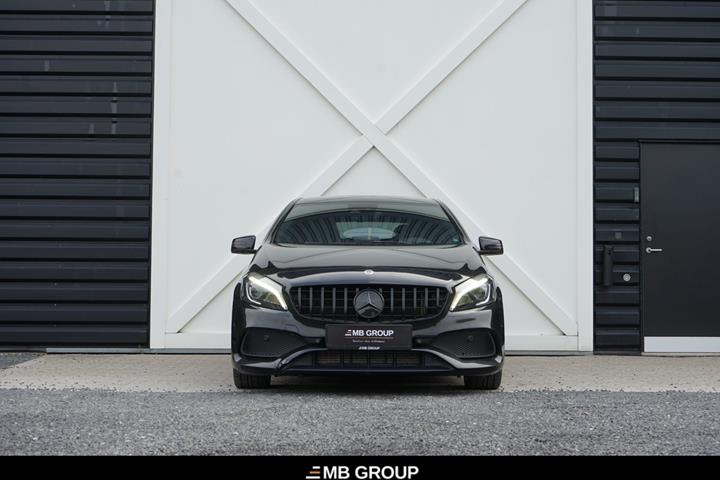 Sort Mercedes A180 fra 2017