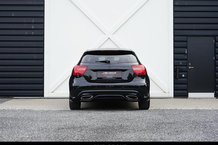 Sort Mercedes A180 fra 2017