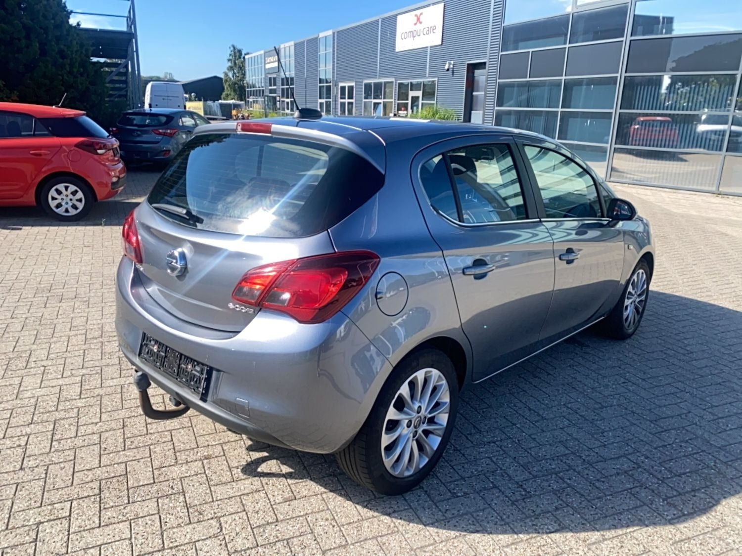 Grå Opel Corsa fra 2017