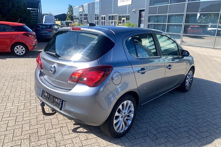 Grå Opel Corsa fra 2017