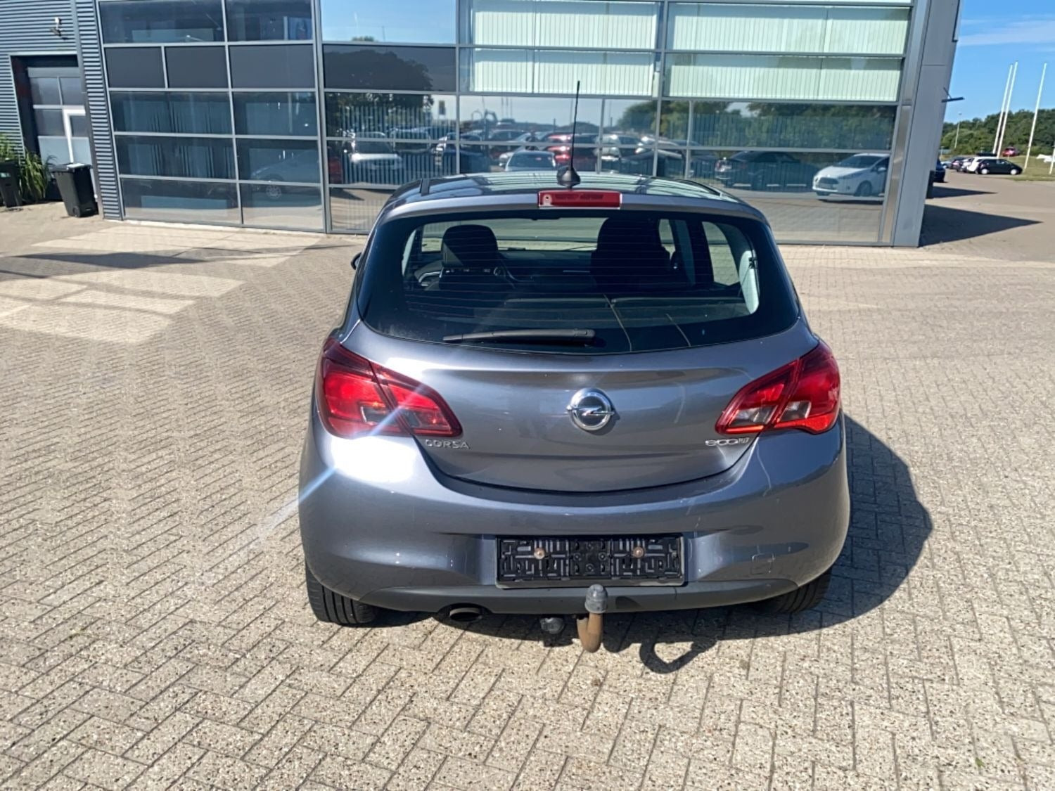 Grå Opel Corsa fra 2017