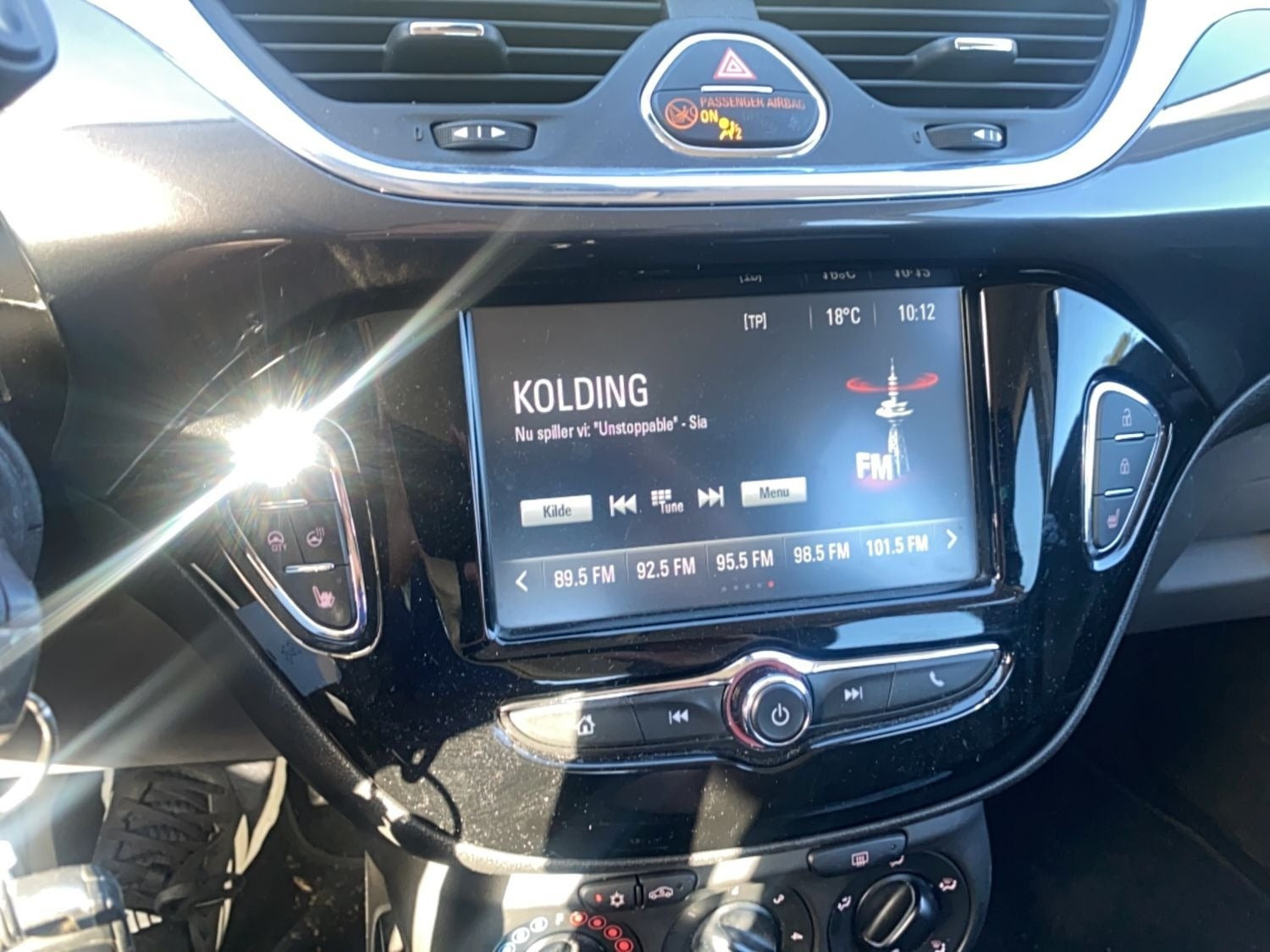 Grå Opel Corsa fra 2017