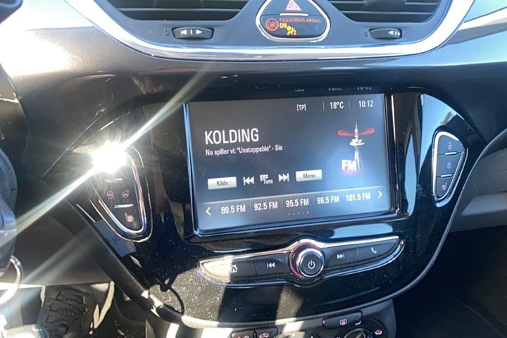 Grå Opel Corsa fra 2017