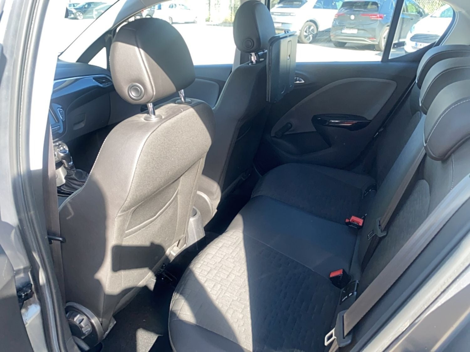 Grå Opel Corsa fra 2017