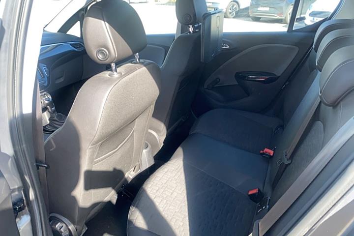 Grå Opel Corsa fra 2017