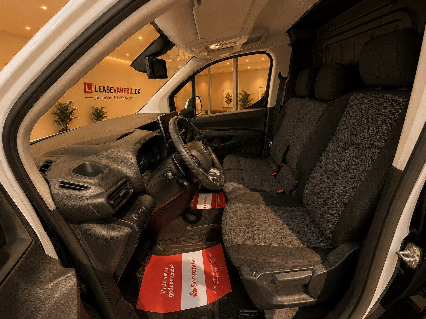 Hvid Peugeot Partner fra 2019