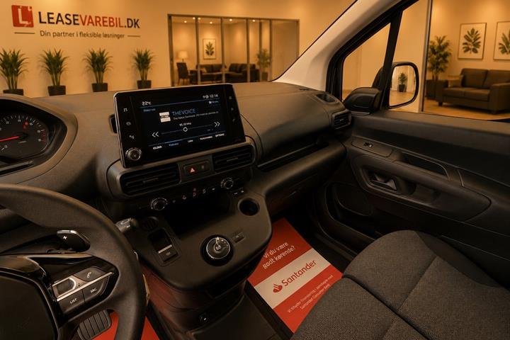 Hvid Peugeot Partner fra 2019