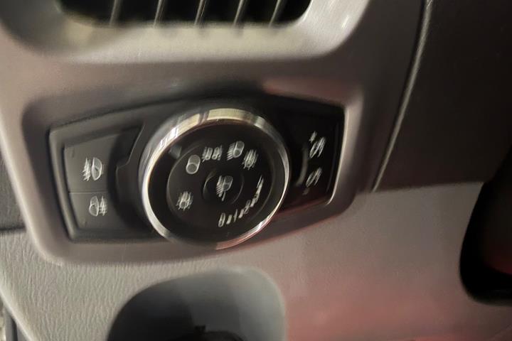 Hvid Ford Transit Custom 270 L1 fra 2015