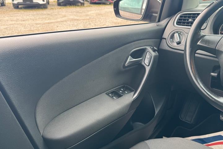 Brun VW Polo fra 2014