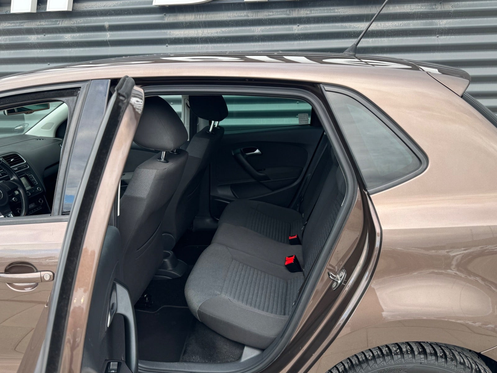Brun VW Polo fra 2014