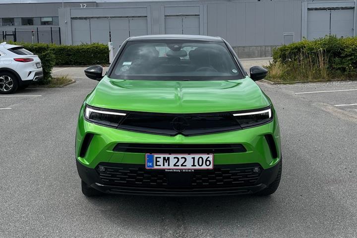 Grøn Opel Mokka-e fra 2023