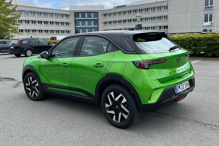 Grøn Opel Mokka-e fra 2023