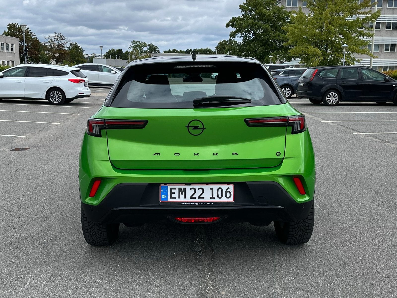 Grøn Opel Mokka-e fra 2023