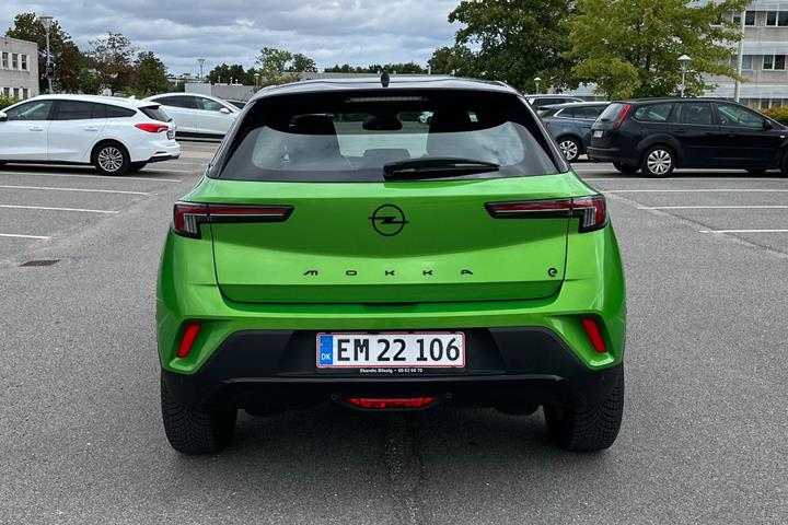 Grøn Opel Mokka-e fra 2023