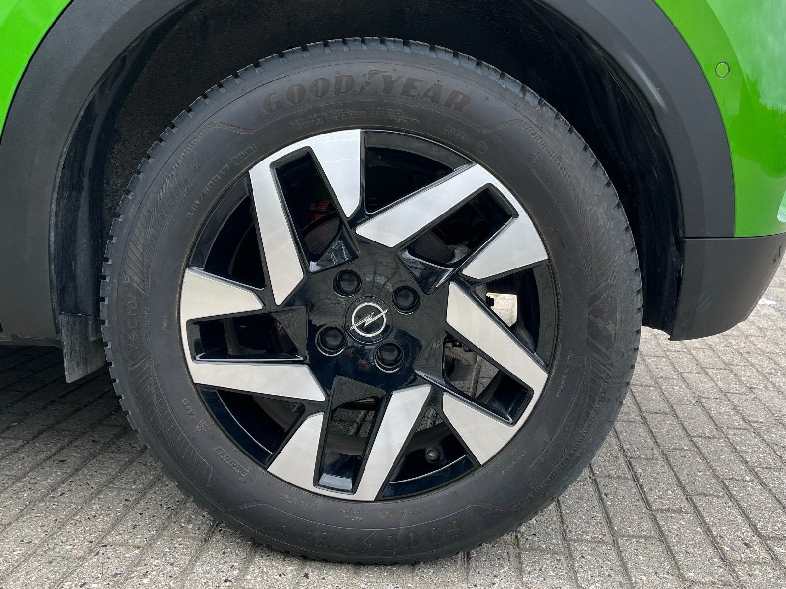 Grøn Opel Mokka-e fra 2023