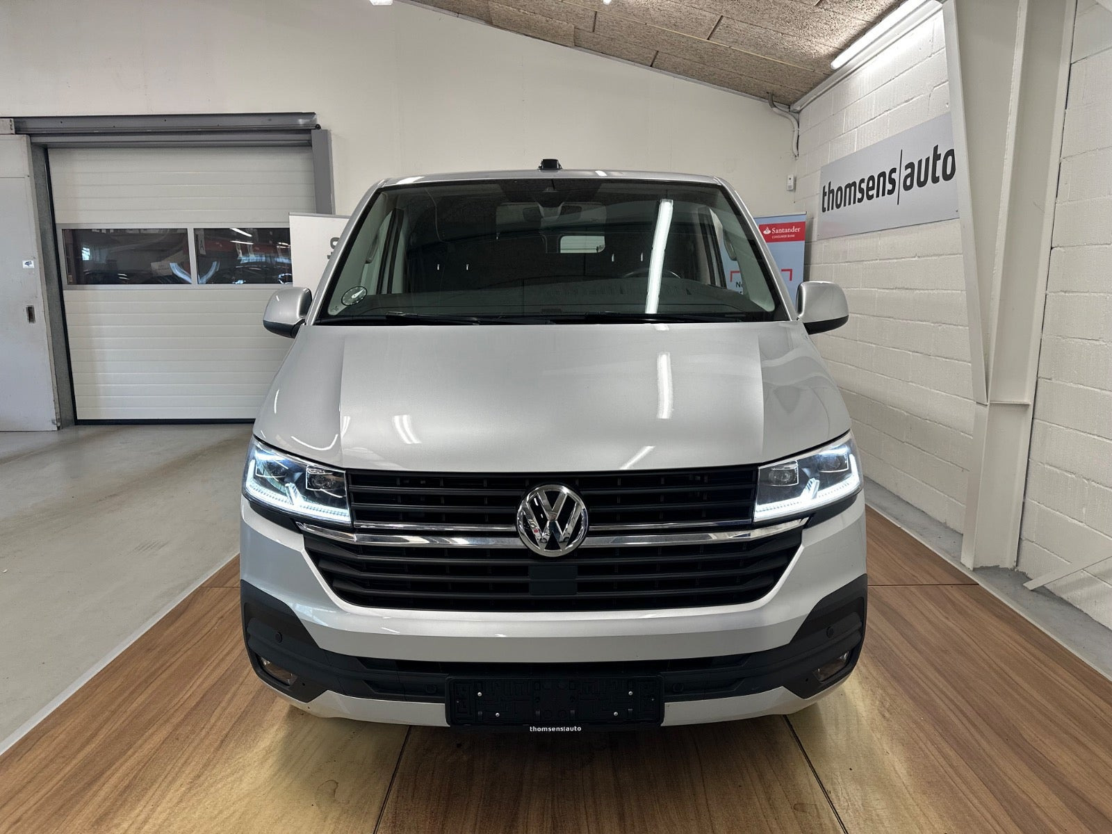 Sølv VW Transporter fra 2023
